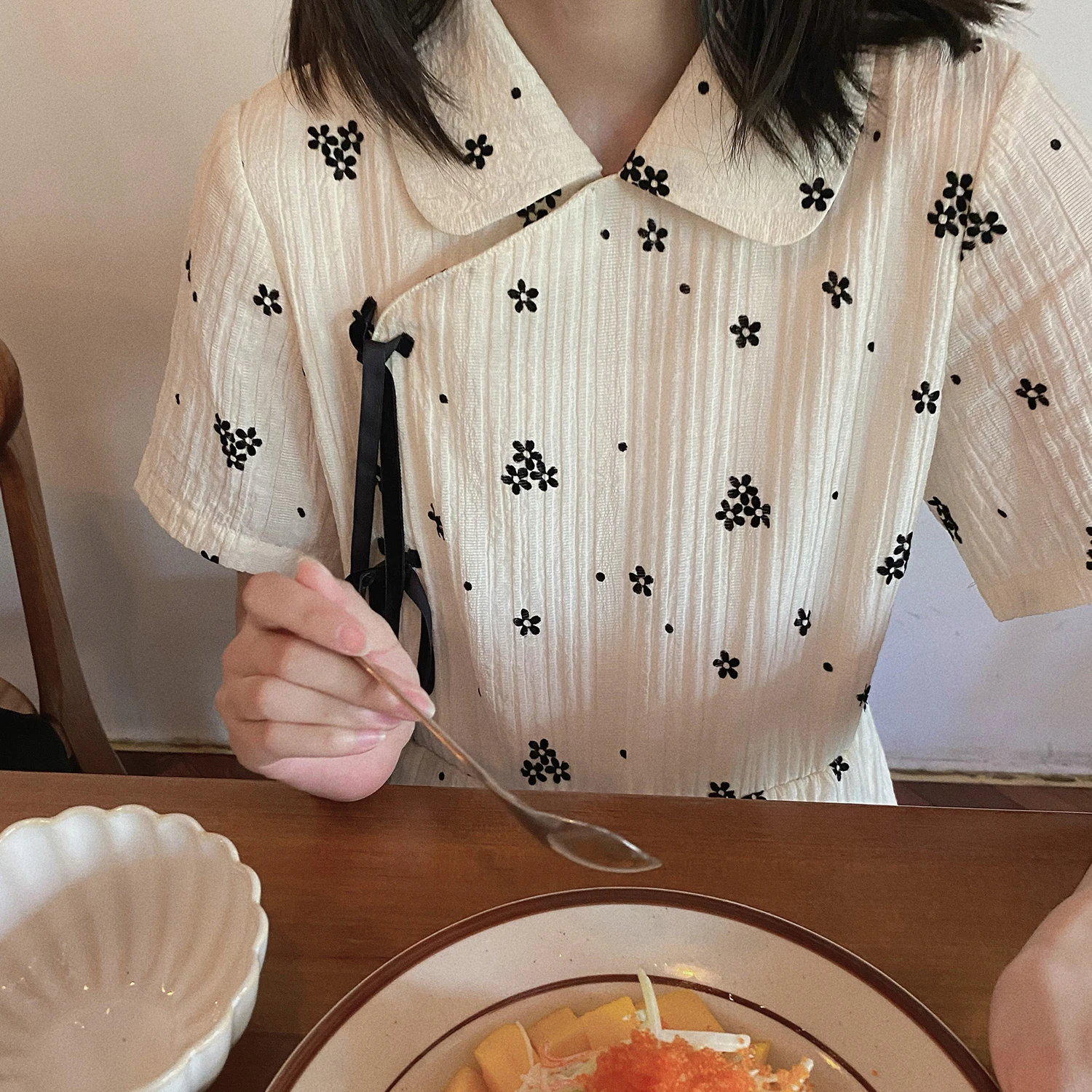 2021 summer new style Peter pan collar sweet skirt design sense niche fashion trend temperament dress women
2021 summer new style Peter pan collar sweet skirt design sense niche fashion trend temperament dress women