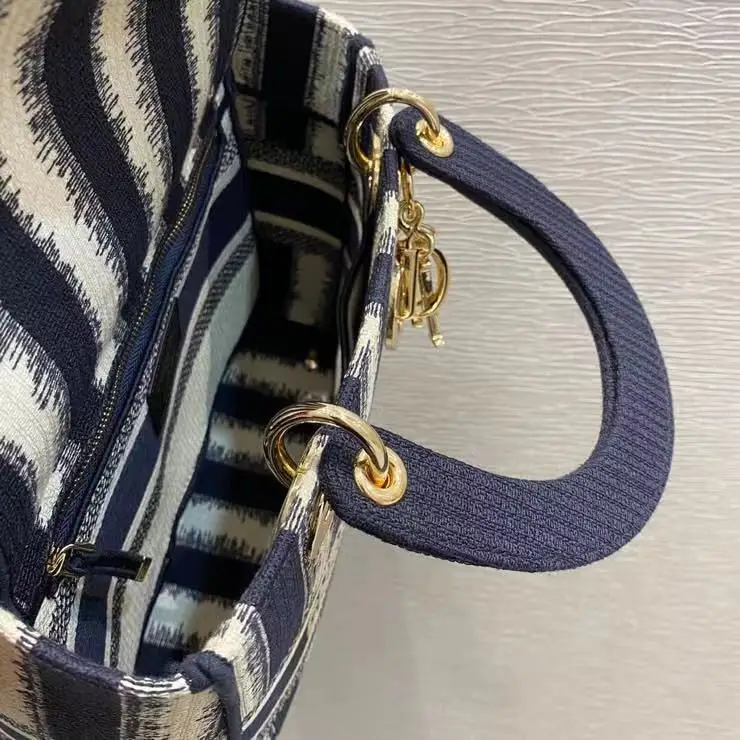 Hot Sale Handbag for Women's Brand Designer Bag Jacquard Embroidery Female Girls Shopper Canvas Tote Shoulder Bag
Hot Sale Handbag for Women's Brand Designer Bag Jacquard Embroidery Female Girls Shopper Canvas Tote Shoulder Bag