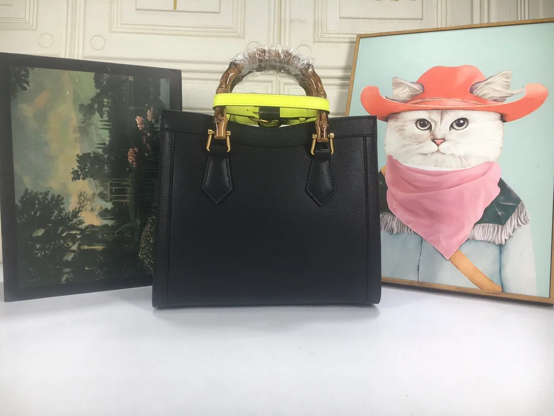 Bag women 2021 new fashion retro niche design advanced sense leather single shoulder messenger bag women
Bag women 2021 new fashion retro niche design advanced sense leather single shoulder messenger bag women