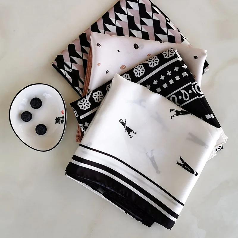 16 Style Fashion Etiquette 70*70cm High Quality Scarf Women Small Soft Squares Decorative Head Scarves Print Kerchief Neck Wrap
16 Style Fashion Etiquette 70*70cm High Quality Scarf Women Small Soft Squares Decorative Head Scarves Print Kerchief Neck Wrap