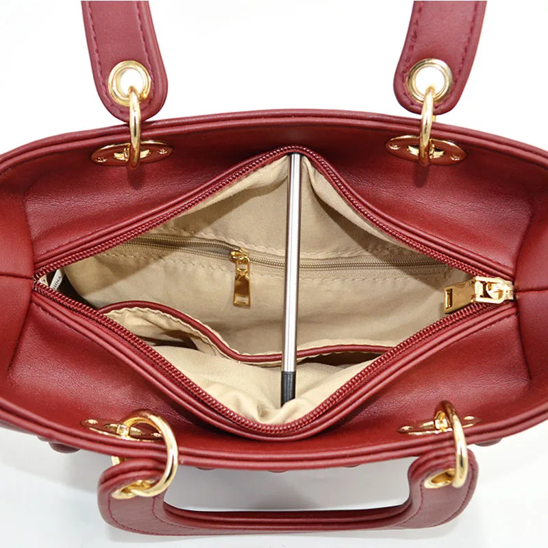 Women's handbag pattern 2020 new fashion small square bag red wild shoulder messenger bag female
Women's handbag pattern 2020 new fashion small square bag red wild shoulder messenger bag female