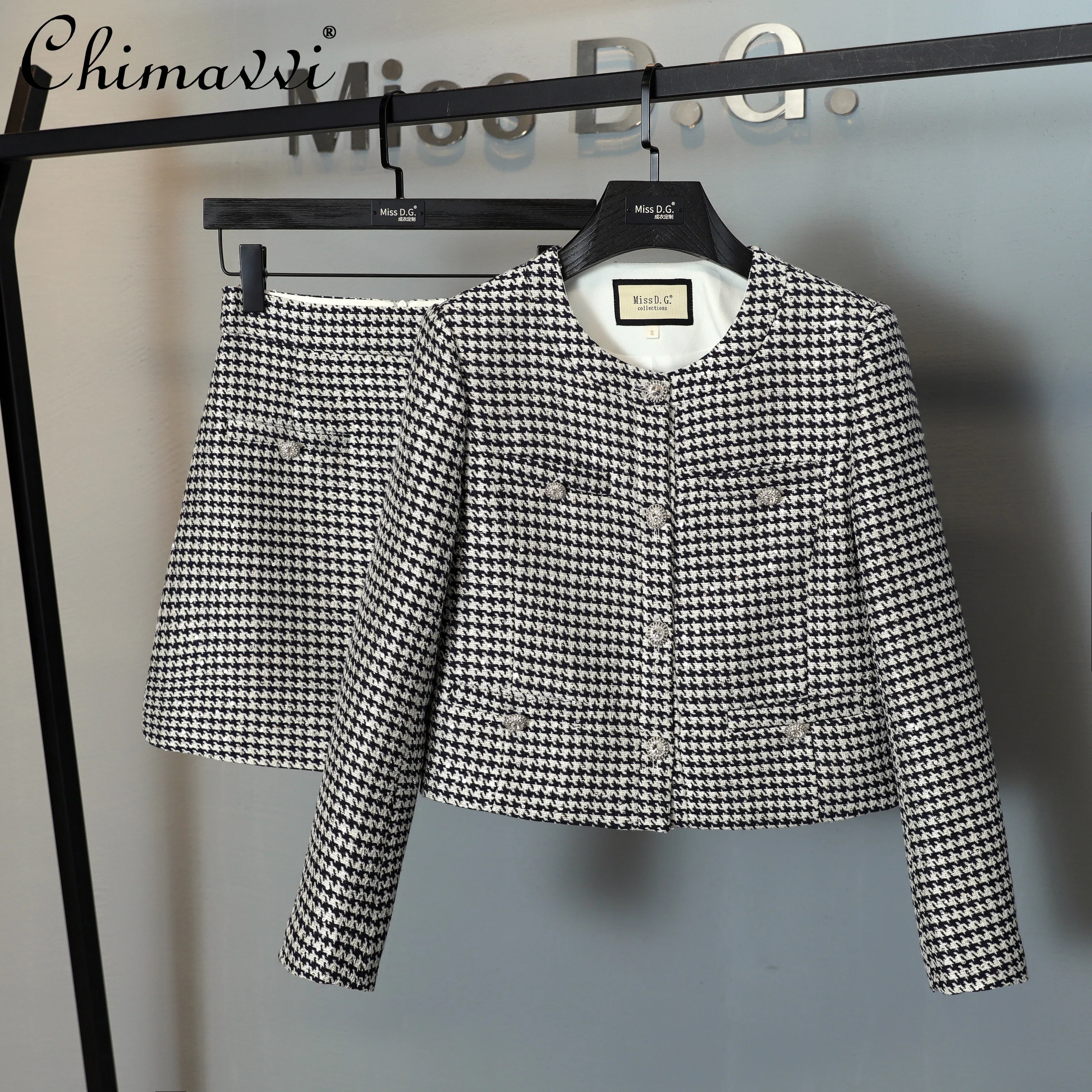 Women's 2021 Autumn New Younger Fashion Houndstooth Short Coat Ladies Simple Office Lady Mini Skirt Solid Color Two-Piece Set
Women's 2021 Autumn New Younger Fashion Houndstooth Short Coat Ladies Simple Office Lady Mini Skirt Solid Color Two-Piece Set