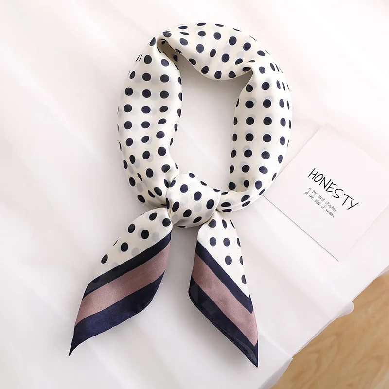 2020 South Korea fashionable is the trend of women scarf spring and autumn new luxury small scarf printing sunscreen silk scarf 
2020 South Korea fashionable is the trend of women scarf spring and autumn new luxury small scarf printing sunscreen silk scarf