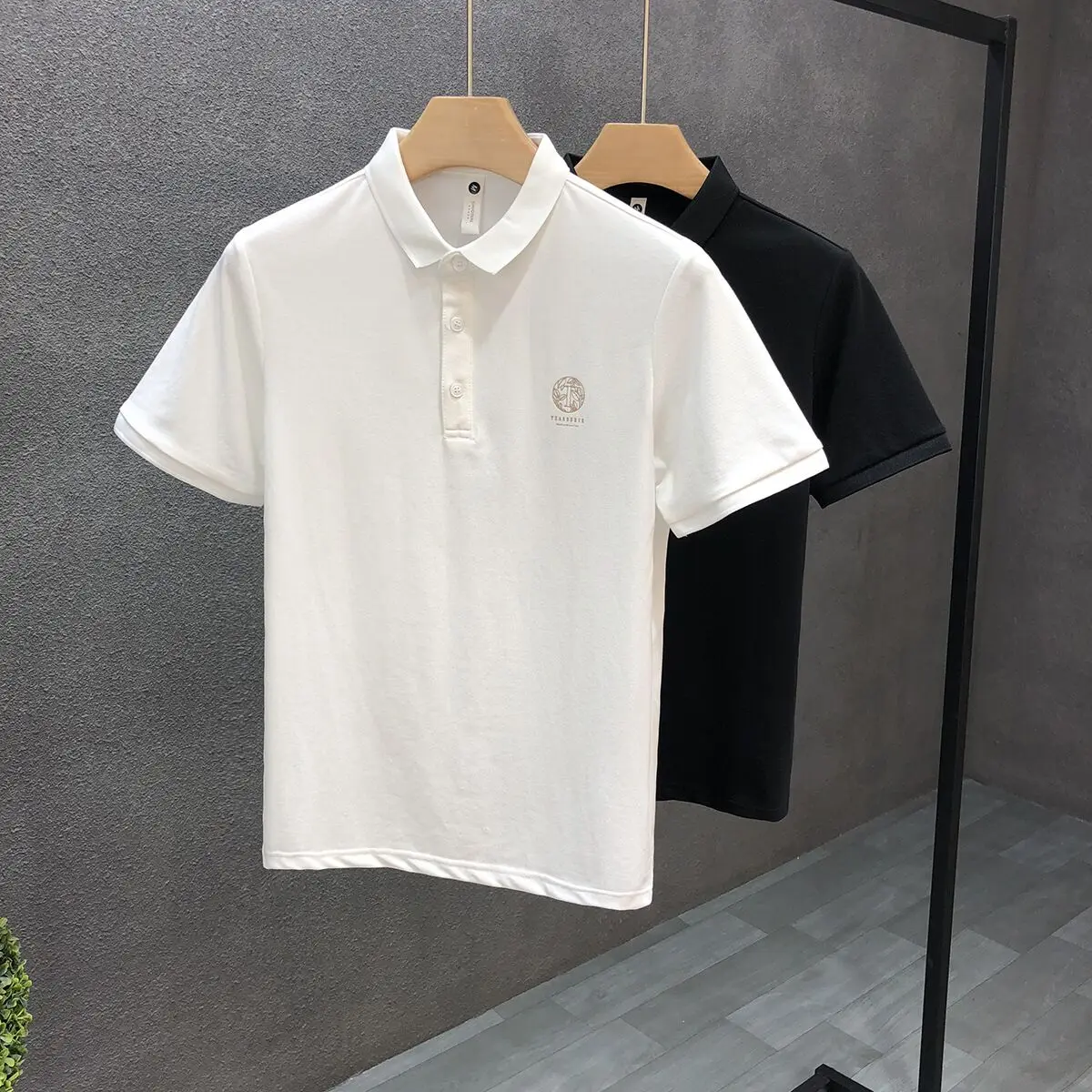 Top Grade New Designer Summer Mens Polo Shirts With Short Sleeve Double sided printing Turn Down Collar Casual Tops Fashions Men
Top Grade New Designer Summer Mens Polo Shirts With Short Sleeve Double sided printing Turn Down Collar Casual Tops Fashions Men