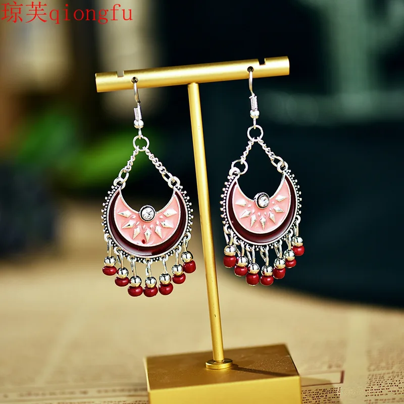 New vintage earrings ethnic tribal antique Crescent-shaped diamond earring with millet beads for ladies raw crystal jewelry
New vintage earrings ethnic tribal antique Crescent-shaped diamond earring with millet beads for ladies raw crystal jewelry