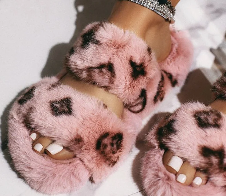 House Women Furry Slippers Winter Soft Faux Fur Warm Flats Rubber Sole Non Slip Home Slides Luxury Casual Shoes Ladies Female
House Women Furry Slippers Winter Soft Faux Fur Warm Flats Rubber Sole Non Slip Home Slides Luxury Casual Shoes Ladies Female