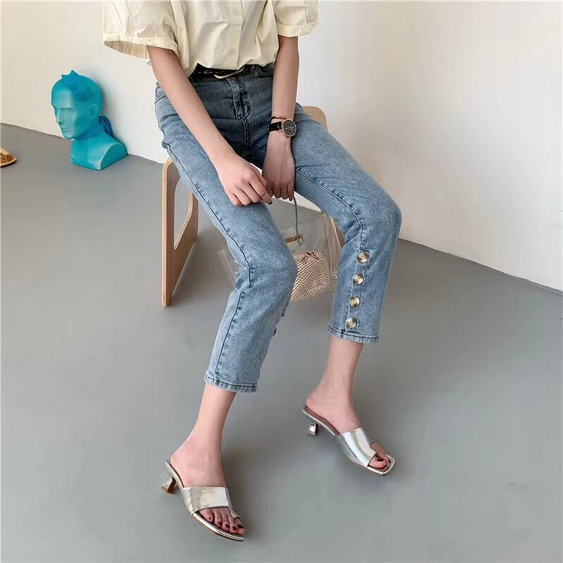 New Summer Woman Pumps Fashion Shoes Ladies Slides Female Med Heels Outdoor Beach Slippers Woman Sexy Square Toe Sandals Shoes
New Summer Woman Pumps Fashion Shoes Ladies Slides Female Med Heels Outdoor Beach Slippers Woman Sexy Square Toe Sandals Shoes