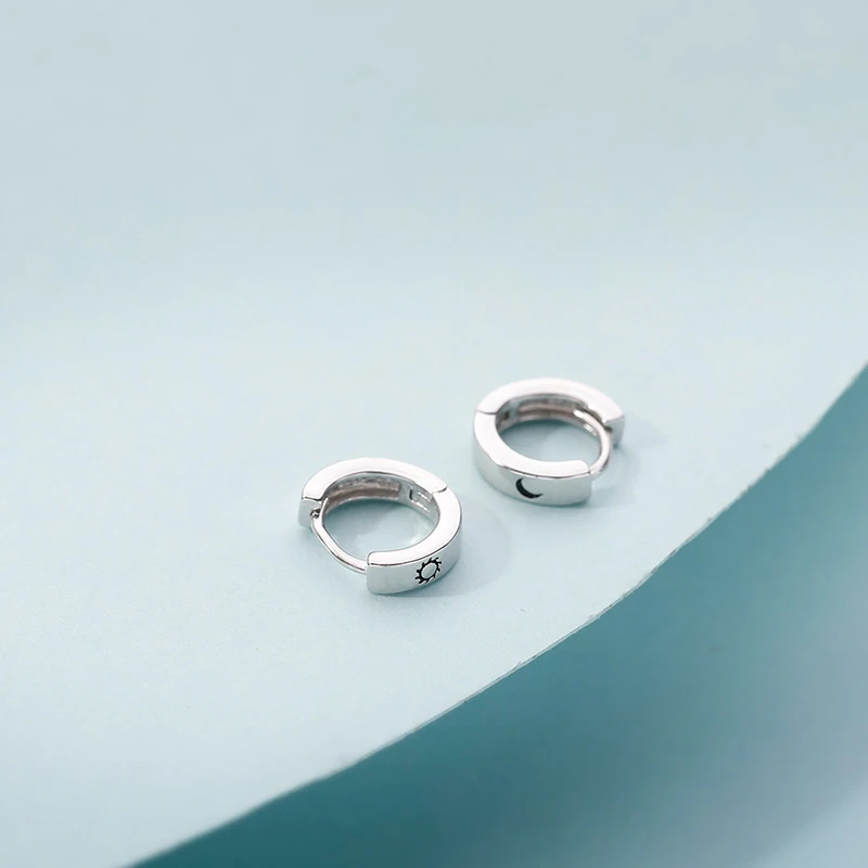 Gold/Silver Color Women Dainty Hoops Earrings Small Huggie Gothic Rose Gold Earring Jewelry Gifts Accessories Wholesale Brincos
Gold/Silver Color Women Dainty Hoops Earrings Small Huggie Gothic Rose Gold Earring Jewelry Gifts Accessories Wholesale Brincos