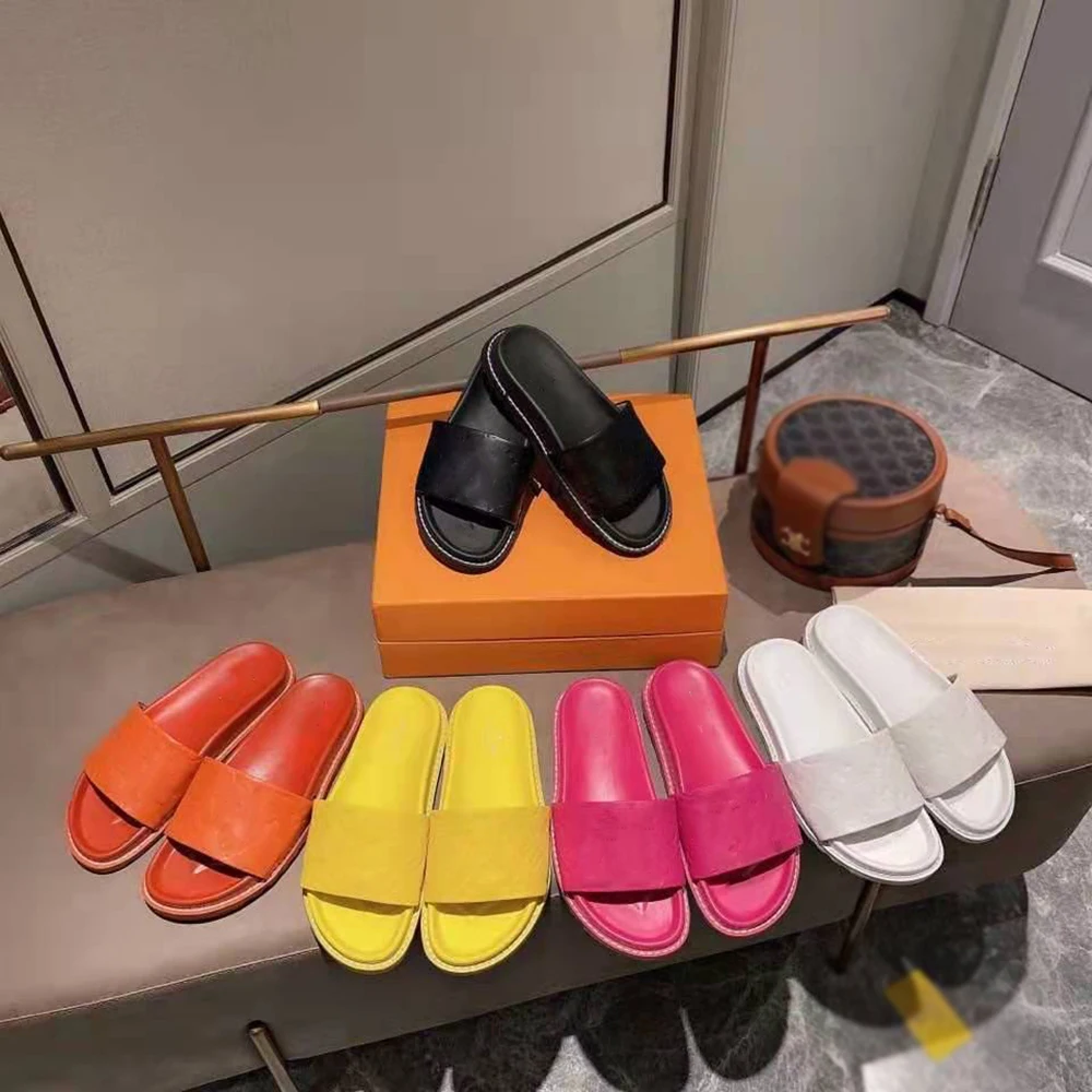 2021 spring and summer new leather luxury trend fashion lady slippers designer brand high quality 35-41 size
2021 spring and summer new leather luxury trend fashion lady slippers designer brand high quality 35-41 size