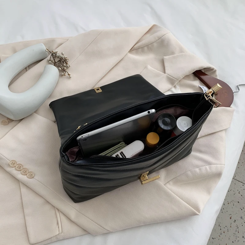 2020 New V Pattern Crossbody Handbag with Lock Womens PU Shoulder Bag High-quality Chain Bag Elegant Female Postman Bags Bulsos
2020 New V Pattern Crossbody Handbag with Lock Womens PU Shoulder Bag High-quality Chain Bag Elegant Female Postman Bags Bulsos