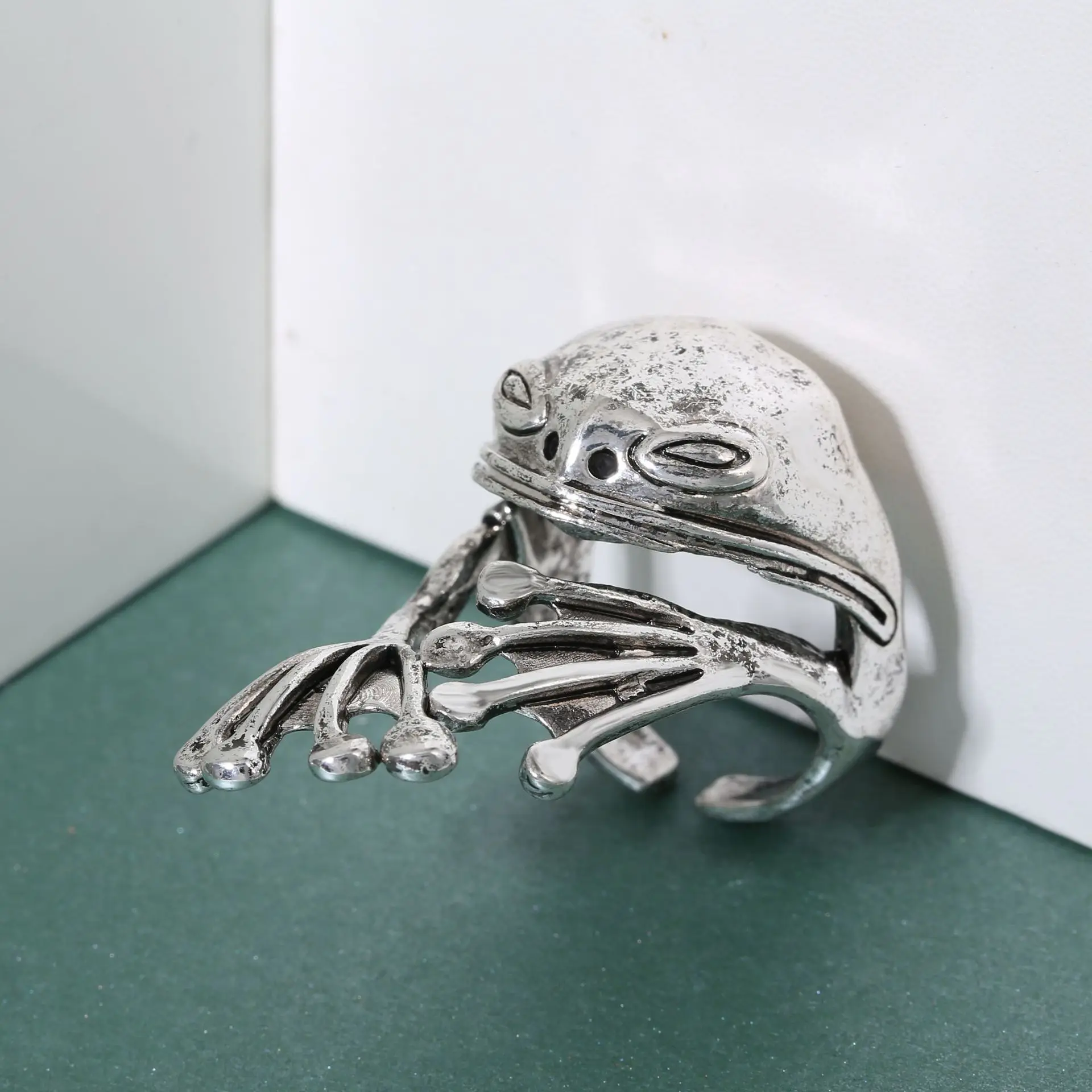 Hot Vintage Frog Rings for Women Creative Design Retro Open Rings Unisex Male Female Statement Rings Silver Color Gift Jewelry
Hot Vintage Frog Rings for Women Creative Design Retro Open Rings Unisex Male Female Statement Rings Silver Color Gift Jewelry
