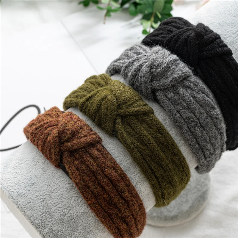Middle Knotted Hair Hoop Wide Brimmed Head Hoop Winter Knitted Headband Woolen Knitting Solid Color Knit Twist Donut Hairband
Middle Knotted Hair Hoop Wide Brimmed Head Hoop Winter Knitted Headband Woolen Knitting Solid Color Knit Twist Donut Hairband