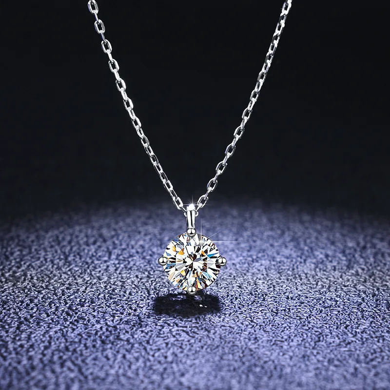 S925 Sterling Silver Platinum Plated Necklace 1CT Four Prongs Moissanite Super Flash Temperament Korean Luxury Clavicle Chain
S925 Sterling Silver Platinum Plated Necklace 1CT Four Prongs Moissanite Super Flash Temperament Korean Luxury Clavicle Chain