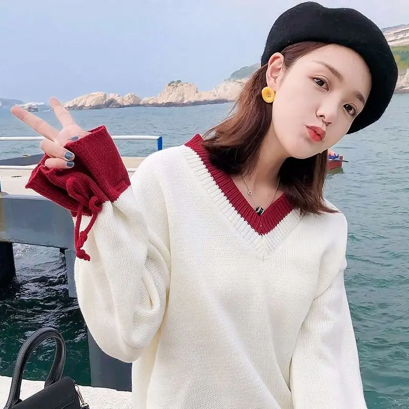 Warm Cashmere Sweater Knitted Loose V-neck Sweater Women Pullover Autumn and Winter Solid Color Flare Sleeve Sweater 
Warm Cashmere Sweater Knitted Loose V-neck Sweater Women Pullover Autumn and Winter Solid Color Flare Sleeve Sweater