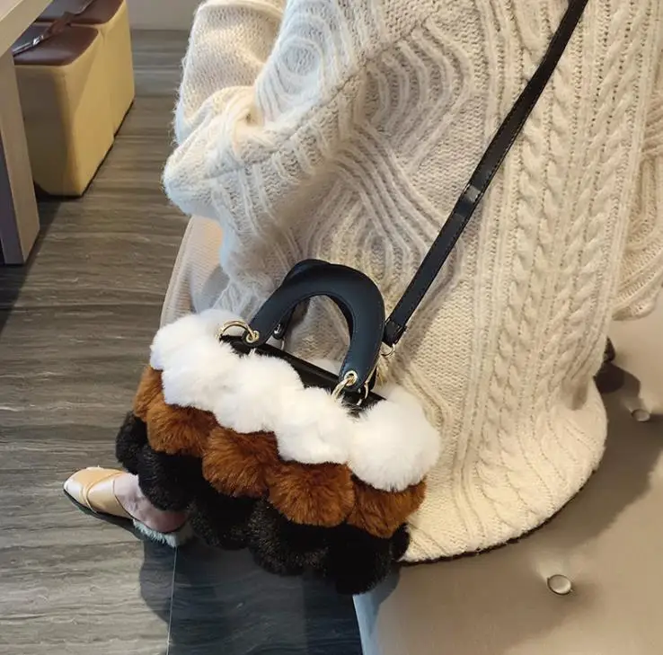 Shoulder Bags Women Chain Handbag Fashion Luxury Flap Faux Fur High Quality Women Crossbody Shoulder Bags for Femal GQ137
Shoulder Bags Women Chain Handbag Fashion Luxury Flap Faux Fur High Quality Women Crossbody Shoulder Bags for Femal GQ137