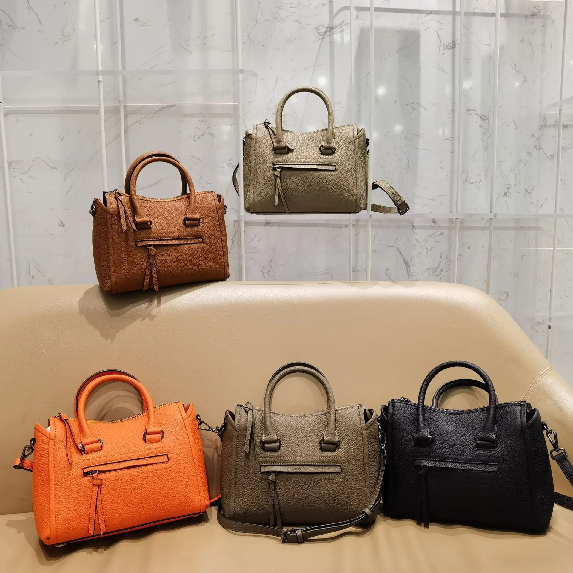 2021 New simple large-capacity portable stiletto bag temperament star with the same stiletto shoulder bag large bag girl
2021 New simple large-capacity portable stiletto bag temperament star with the same stiletto shoulder bag large bag girl