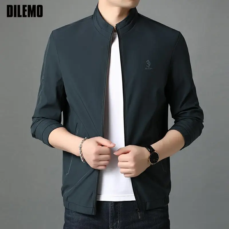 Top Quality New Brand Fashion Stand Collar Streetwear Mens Coats And Jackets Zipper Windbreaker Simple Casual Mens Clothes 2021
Top Quality New Brand Fashion Stand Collar Streetwear Mens Coats And Jackets Zipper Windbreaker Simple Casual Mens Clothes 2021