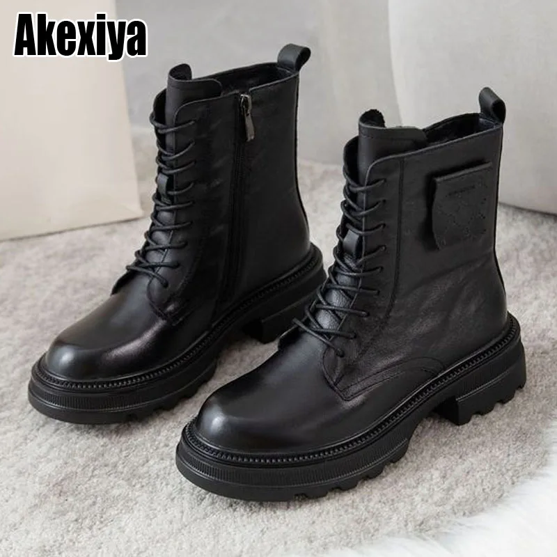 2021 autumn first layer cowhide riding boots fashion British style thick heel boots wedge black boots women's trend BC2926
2021 autumn first layer cowhide riding boots fashion British style thick heel boots wedge black boots women's trend BC2926