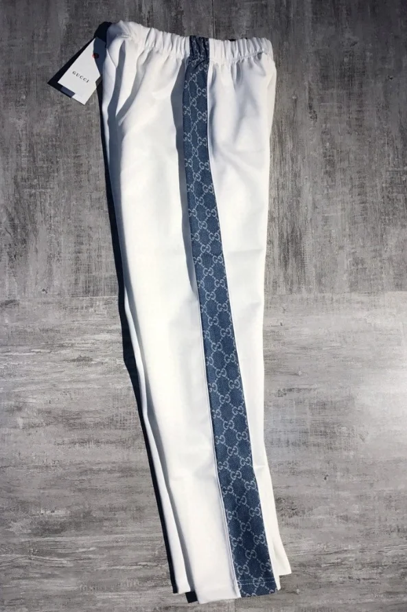 New boy denim coat 2021 printed Joker stitching shirt for men and women with couples coat
New boy denim coat 2021 printed Joker stitching shirt for men and women with couples coat