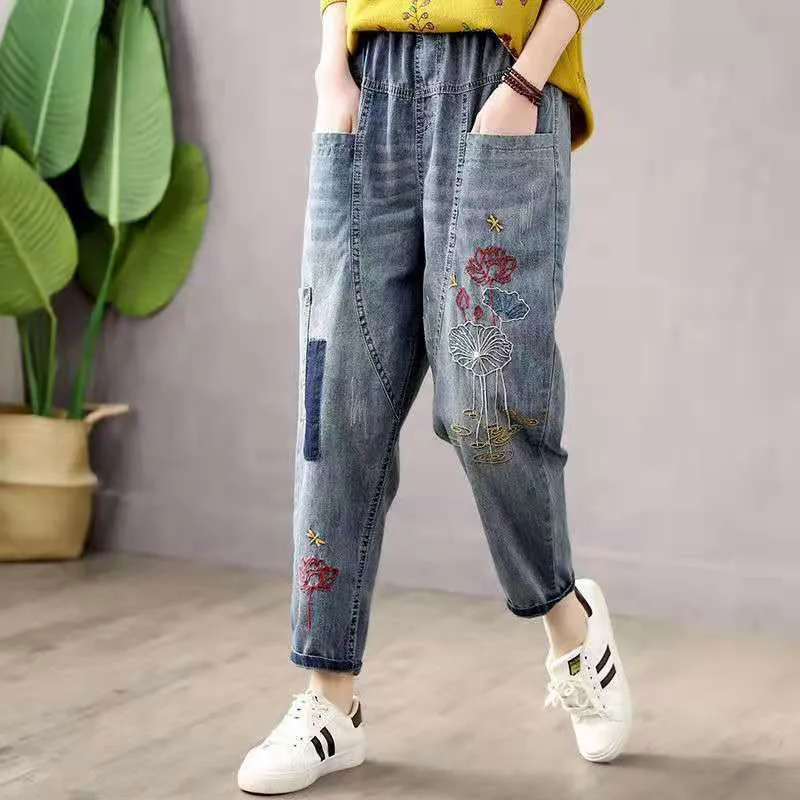 New Arrival Arts Style 2021 Spring Summer Women Elastic Waist Cotton Denim Harem Pants Vintage Embroidery Loose Jeans V342
New Arrival Arts Style 2021 Spring Summer Women Elastic Waist Cotton Denim Harem Pants Vintage Embroidery Loose Jeans V342