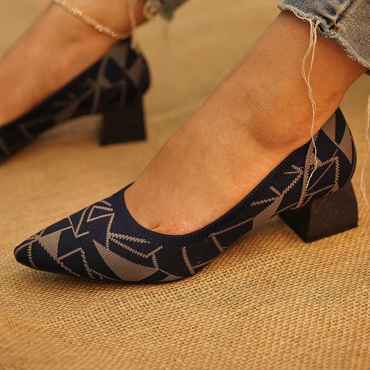 Women High Heels Breathable Mixed Color Leopard Thick Heel Shallow Casual Ladies Pumps Laege Size Pointed Non-Slip Ladies Shoes
Women High Heels Breathable Mixed Color Leopard Thick Heel Shallow Casual Ladies Pumps Laege Size Pointed Non-Slip Ladies Shoes