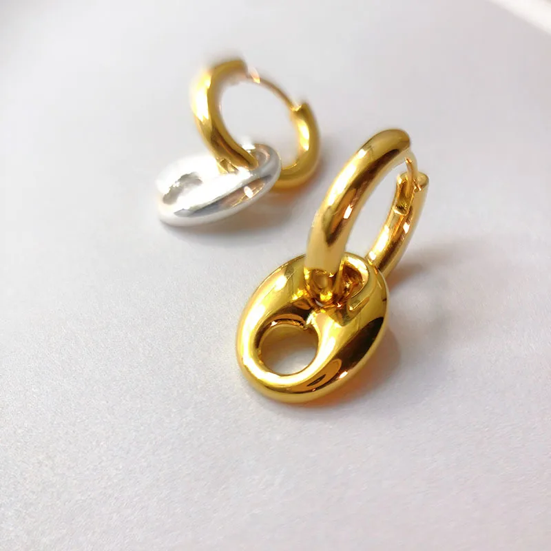 18K gold plating gold and silver color matching earrings female European fashion personality pig nose earrings customized
18K gold plating gold and silver color matching earrings female European fashion personality pig nose earrings customized