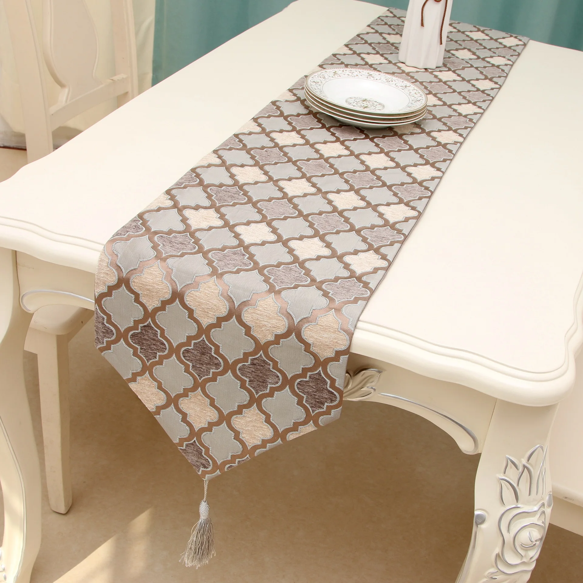 

Explosive table runner European neo-classical lattice geometric relief high-end bed end coffee table flag table runner