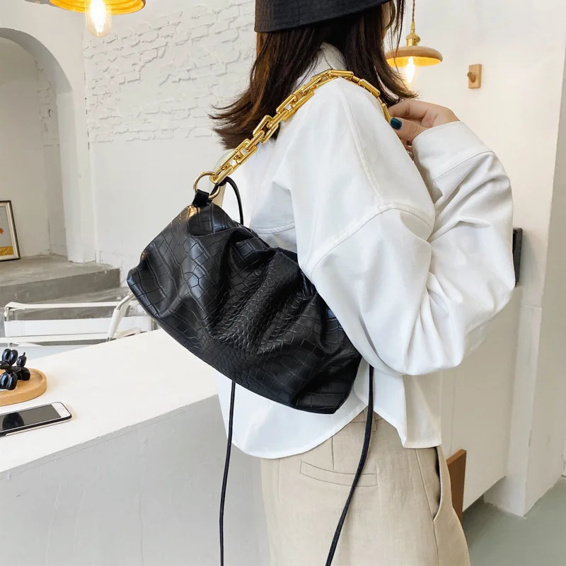 Alligator Pattern Women's Crossbody Bag Fashion Designer Thick Chain Messenger Bag Small Cloud Clutch
Alligator Pattern Women's Crossbody Bag Fashion Designer Thick Chain Messenger Bag Small Cloud Clutch