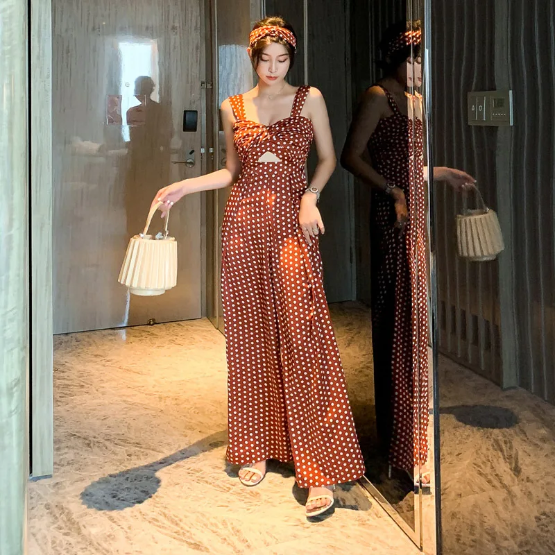 Summer New Retro Pop Point Fashion Ins Temperament Commuter Square Neck Jumpsuit Holiday Wide Leg Pants Female High Waist Slim
Summer New Retro Pop Point Fashion Ins Temperament Commuter Square Neck Jumpsuit Holiday Wide Leg Pants Female High Waist Slim