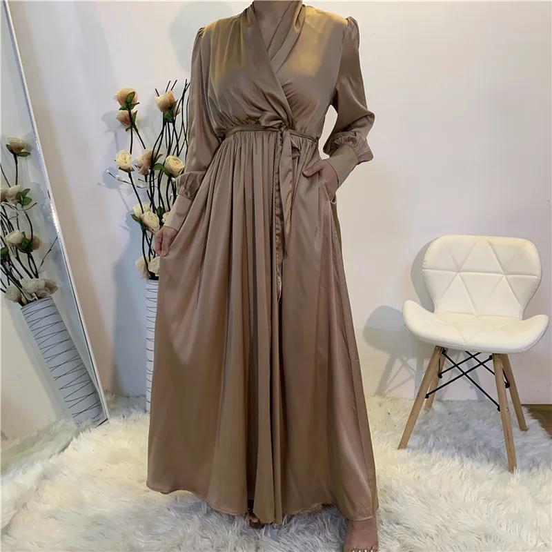 2021 модное мусульманское Дубай Abaya для женщин Eid Рамадан женское платье с V-образным вырезом однотонная современная Женская Одежда Домашняя о...
2021 модное мусульманское Дубай Abaya для женщин Eid Рамадан женское платье с V-образным вырезом однотонная современная Женская Одежда Домашняя о...