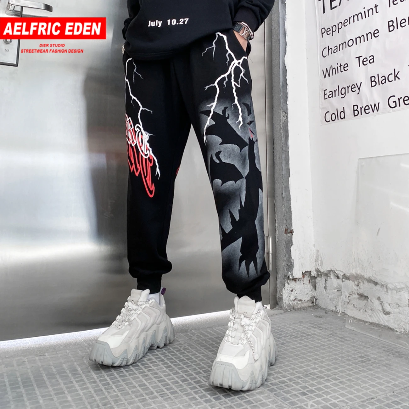 Брюки мужские в стиле хип-хоп, уличная одежда с принтом молнии, дьявола, монстра, свободные спортивные штаны большого размера в стиле Харадз...
Брюки мужские в стиле хип-хоп, уличная одежда с принтом молнии, дьявола, монстра, свободные спортивные штаны большого размера в стиле Харадз...