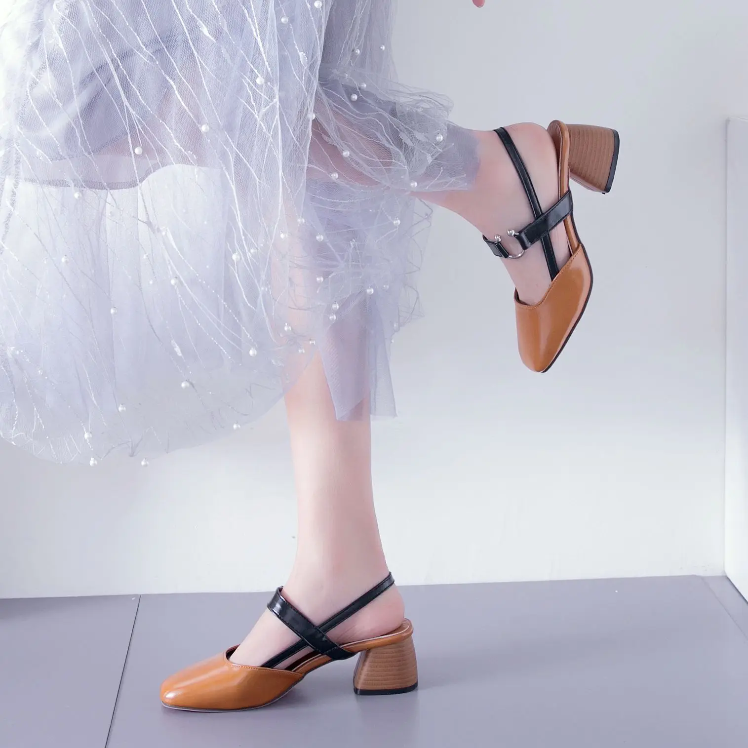 Timalina Women Sandals Large Size Sandals 2020 Summer New Female Square Heel Gladiator Ankle Strap Rome Buckle Strap Casual
Timalina Women Sandals Large Size Sandals 2020 Summer New Female Square Heel Gladiator Ankle Strap Rome Buckle Strap Casual