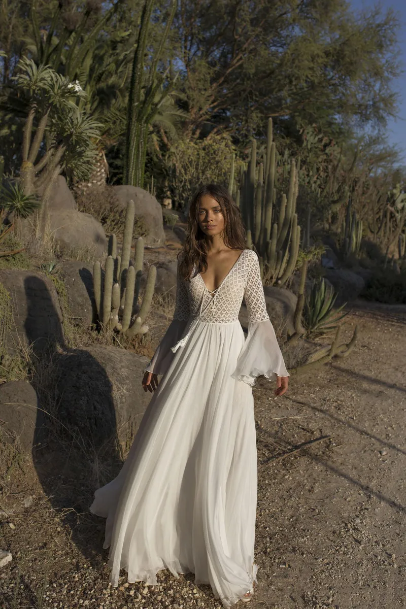 2021 Boho Wedding Dress Deep V Neck Long Sleeve Crystal Beaded A Line Floor Length Bohemian Sexy Beach Wedding Vestido De Noiva
2021 Boho Wedding Dress Deep V Neck Long Sleeve Crystal Beaded A Line Floor Length Bohemian Sexy Beach Wedding Vestido De Noiva
