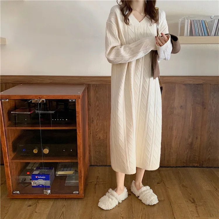 2019 new winter sweater women knitted sweater V-neck twist sweater long sweater winter clothes women korean sweater Hot sale
2019 new winter sweater women knitted sweater V-neck twist sweater long sweater winter clothes women korean sweater Hot sale