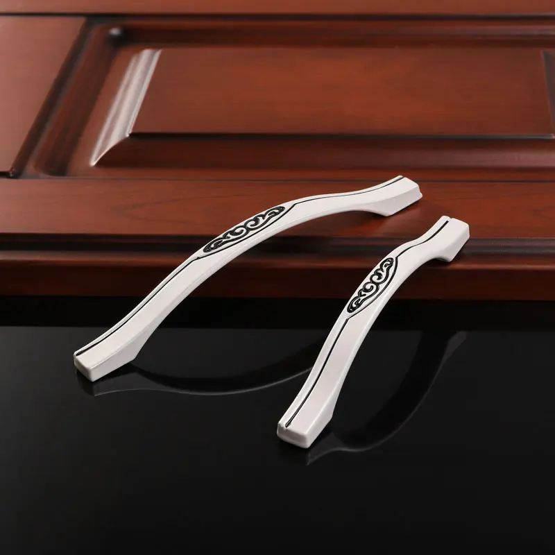 Aluminum alloy not stainless steel Cabinet handle Drawer handle Cabinet handle Hardware furniture 96mm /128mm
Aluminum alloy not stainless steel Cabinet handle Drawer handle Cabinet handle Hardware furniture 96mm /128mm