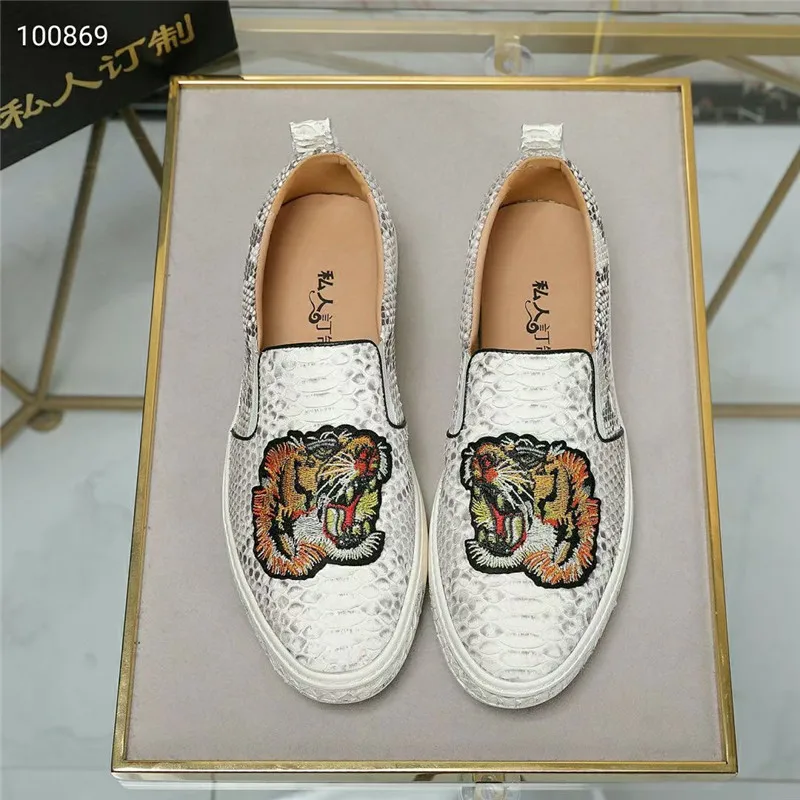 Exotic Genuine Leather Men's Chic Embroidery Loafers Authentic Real True Leather Male Slip-on Serpentine Pattern Flats Shoes
Exotic Genuine Leather Men's Chic Embroidery Loafers Authentic Real True Leather Male Slip-on Serpentine Pattern Flats Shoes