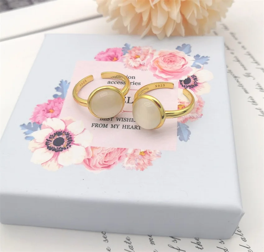 S925 Sterling Silver White Cat Eye Stone Rings Round Crystal-clear Simple Light Luxury Rings for Women Festival Jewelry
S925 Sterling Silver White Cat Eye Stone Rings Round Crystal-clear Simple Light Luxury Rings for Women Festival Jewelry