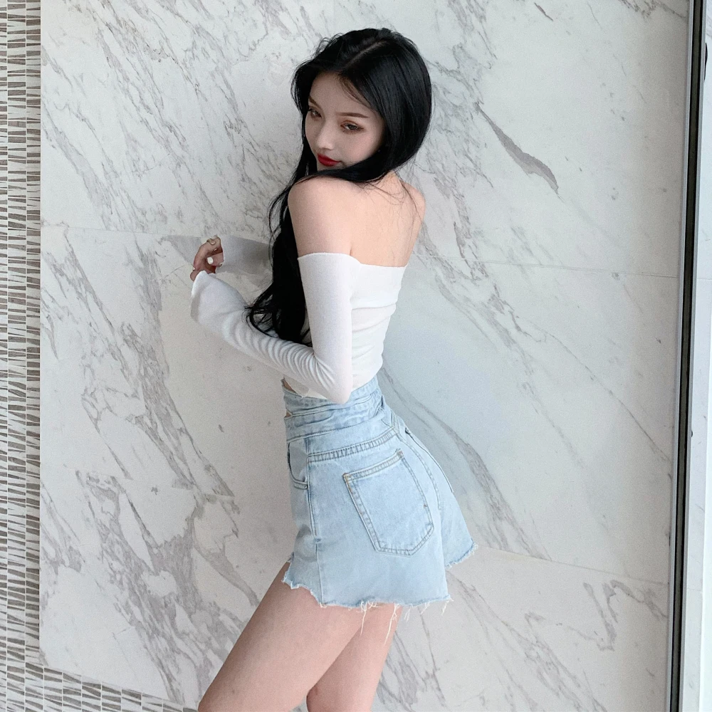 Korean Style Chic High Waist Denim Shorts Women Light Blue Sexy Ladies Shorts casual Short Jeans Feminina
Korean Style Chic High Waist Denim Shorts Women Light Blue Sexy Ladies Shorts casual Short Jeans Feminina