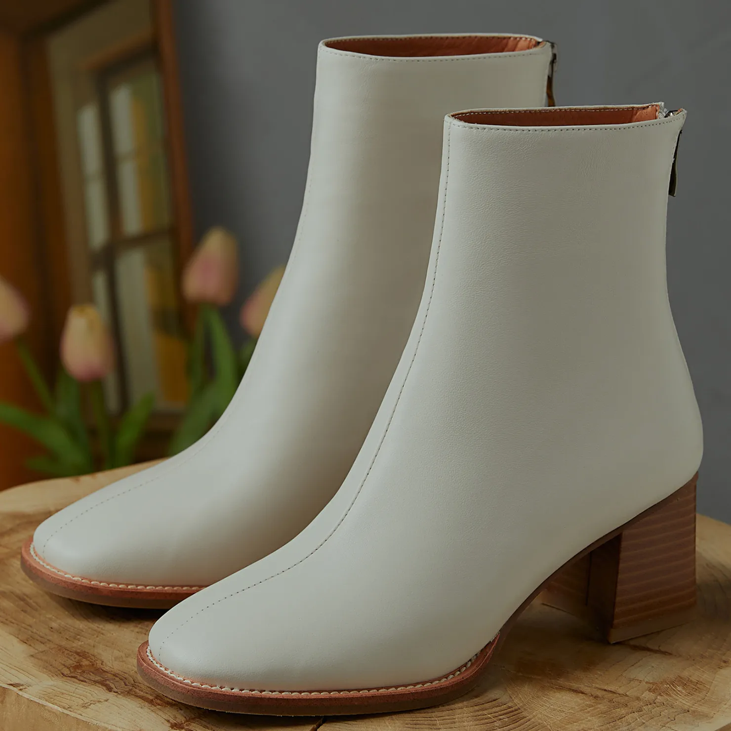 Women's genuine leather thick high heel autumn ankle boots back zip square toe high quality female warm plush short booties shoe
Women's genuine leather thick high heel autumn ankle boots back zip square toe high quality female warm plush short booties shoe