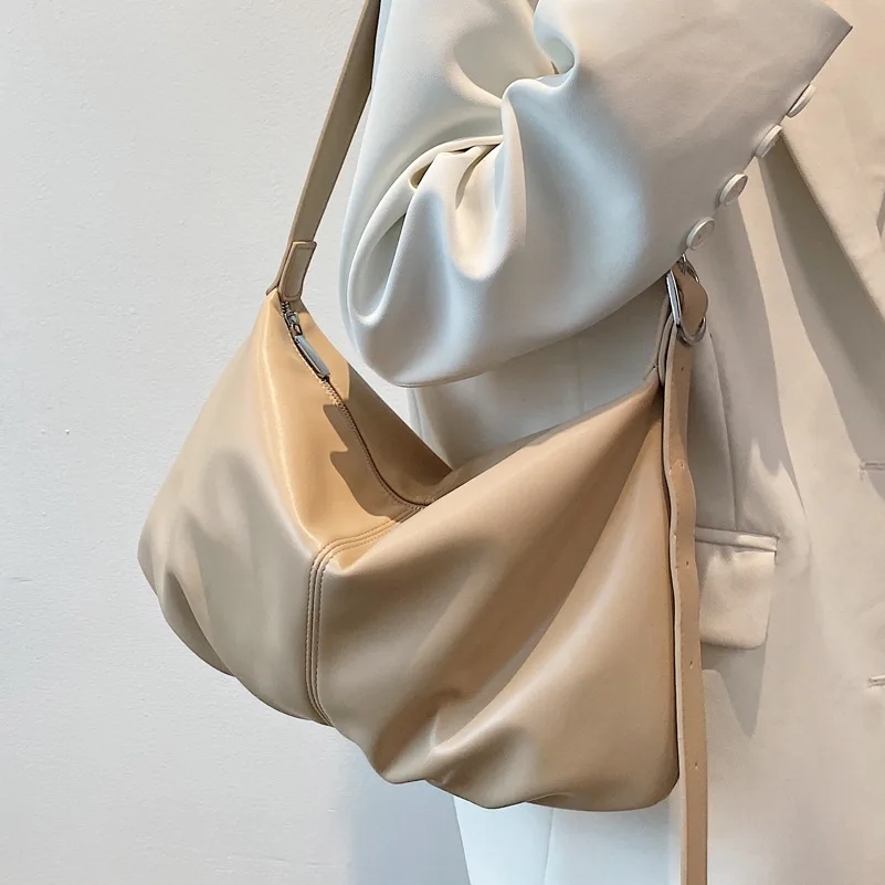 European and American Leisure All-match Big Bag Female 2021 New Trend Summer Niche Design Large-capacity Messenger Dumpling Bag
European and American Leisure All-match Big Bag Female 2021 New Trend Summer Niche Design Large-capacity Messenger Dumpling Bag