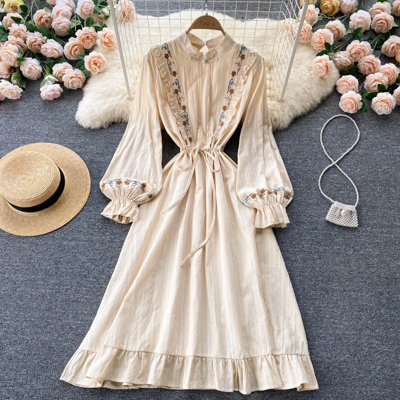 Jastie 2022 Autumn Vintage Bohemian Women's Dress Puff Sleeve Floral Embroidery Lace Up Ruffle Hem Robe Femme 
Jastie 2022 Autumn Vintage Bohemian Women's Dress Puff Sleeve Floral Embroidery Lace Up Ruffle Hem Robe Femme