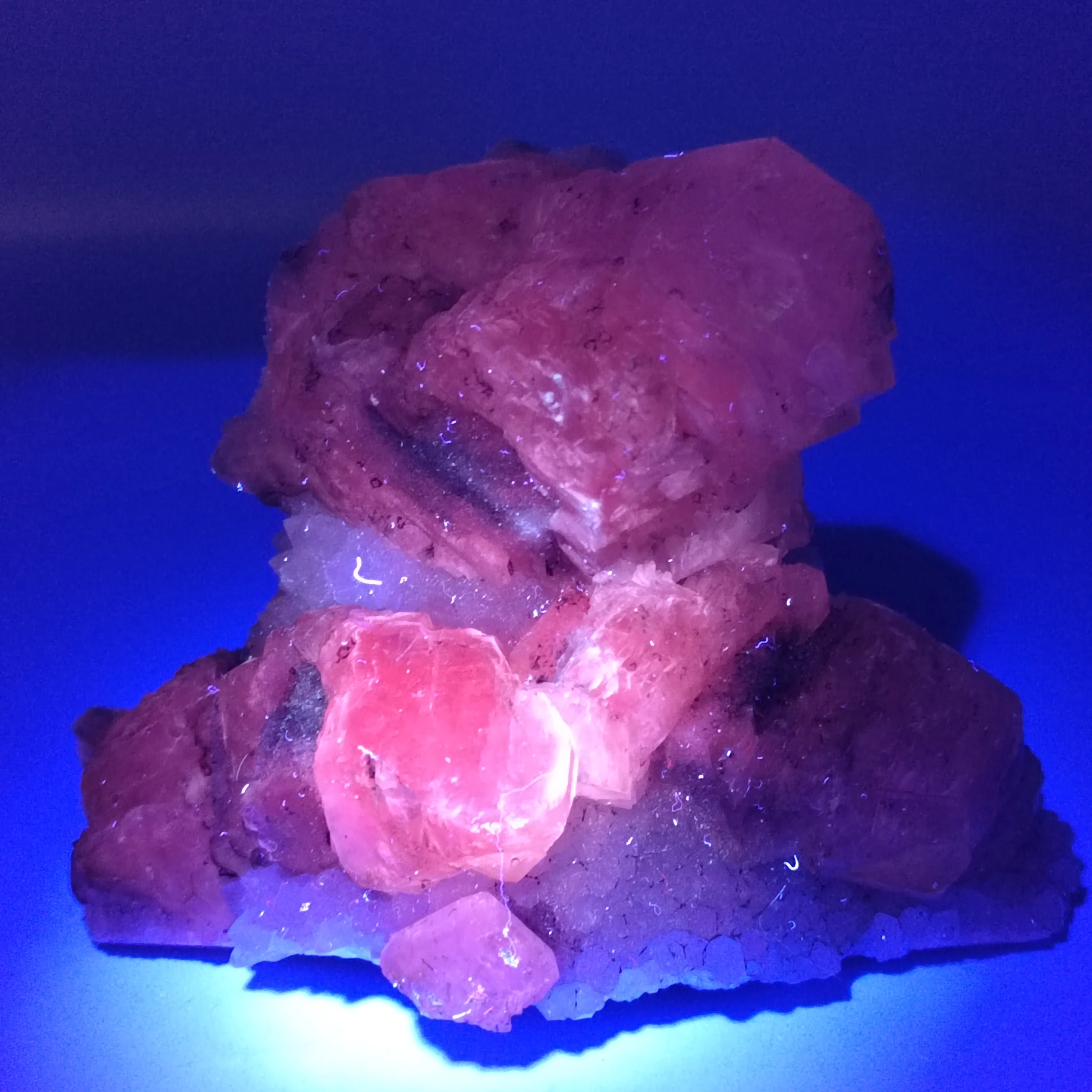 1000.6gLarge, natural skeleton crystal calcite pink fluorescent mineral healing aura original stone home decoration
1000.6gLarge, natural skeleton crystal calcite pink fluorescent mineral healing aura original stone home decoration