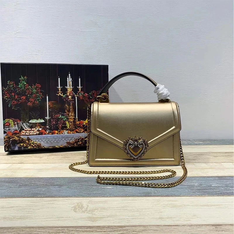 2021 new designer bag ladies shoulder bag metal chain leather messenger bag luxury pearl buckle bag
2021 new designer bag ladies shoulder bag metal chain leather messenger bag luxury pearl buckle bag
