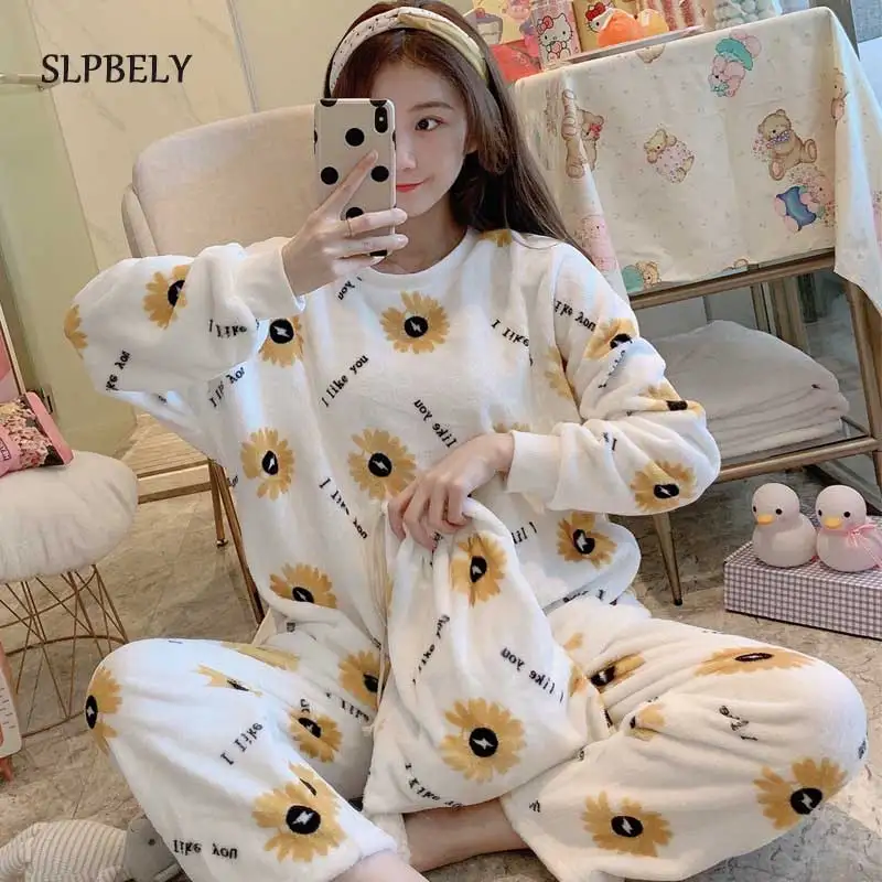 SLPBELY Winter Flannel Women Pajamas Set Coral Velvet Pyjamas Warm Daisy Long Sleeve Sleepwear Homewear Nightwear Loungewear New
SLPBELY Winter Flannel Women Pajamas Set Coral Velvet Pyjamas Warm Daisy Long Sleeve Sleepwear Homewear Nightwear Loungewear New