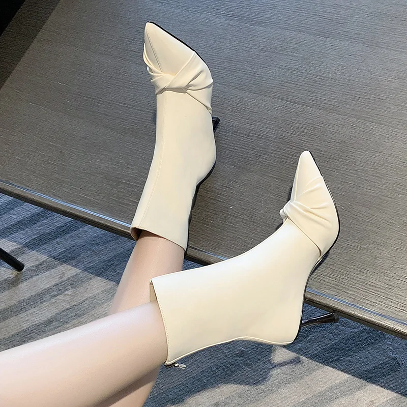 Boots Women Wedding Red 2021 New Genuine Leather Fashion Large Size 43 Women Ankle Boots Women Mid-heel Pointed Ladies Booties
Boots Women Wedding Red 2021 New Genuine Leather Fashion Large Size 43 Women Ankle Boots Women Mid-heel Pointed Ladies Booties