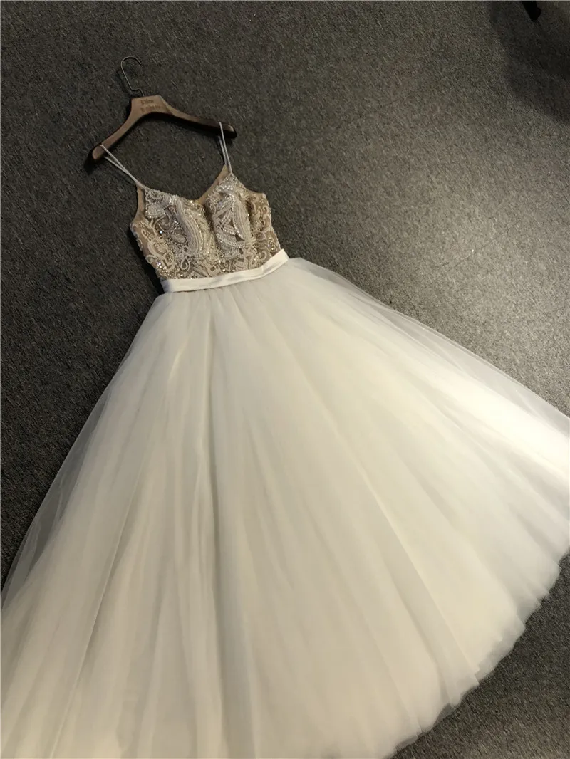Real Pictures Newest High Quality Customized Ivory Tulle V-neck Sleeveless Heavy Beadings A-line Floor Length Wedding Dresses
Real Pictures Newest High Quality Customized Ivory Tulle V-neck Sleeveless Heavy Beadings A-line Floor Length Wedding Dresses