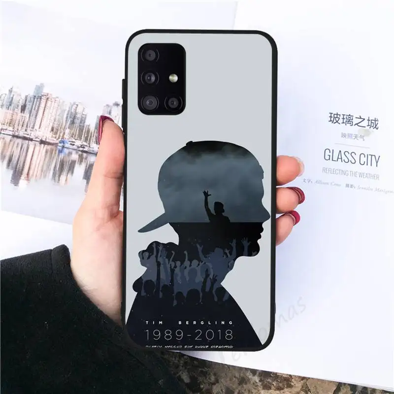 Avicii Coque Phone Case black For Samsung galaxy S 21 20 10 8 A 51 71 50 21s 70 40 20 20e note 10 plus Ultra 5g fe
Avicii Coque Phone Case black For Samsung galaxy S 21 20 10 8 A 51 71 50 21s 70 40 20 20e note 10 plus Ultra 5g fe