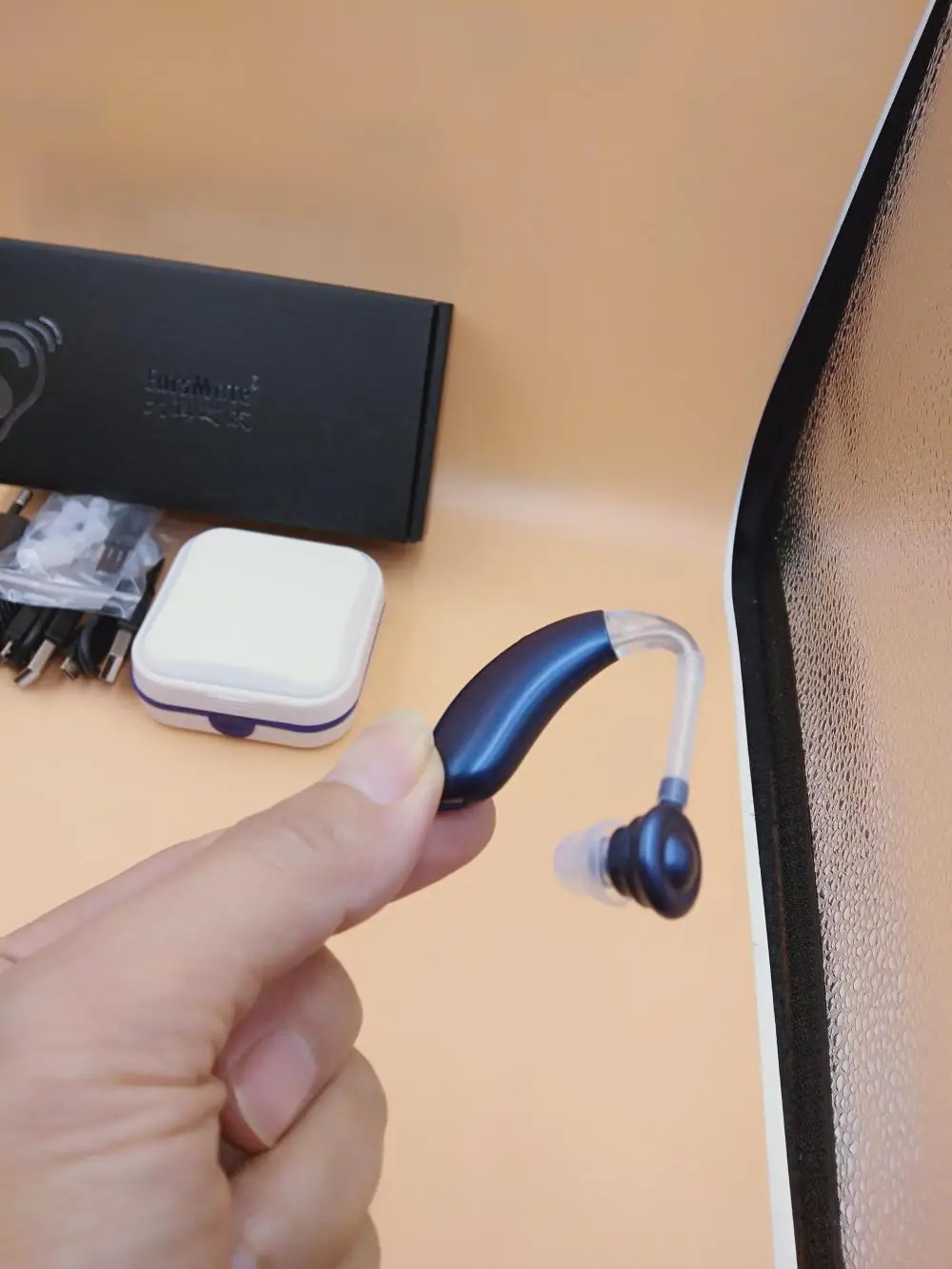 Mini Rechargeable Hearing Aid Digital BTE Hearing Aids Adjustable Tone Sound Amplifier Portable Deaf Elderly digital Hearing Aid
Mini Rechargeable Hearing Aid Digital BTE Hearing Aids Adjustable Tone Sound Amplifier Portable Deaf Elderly digital Hearing Aid