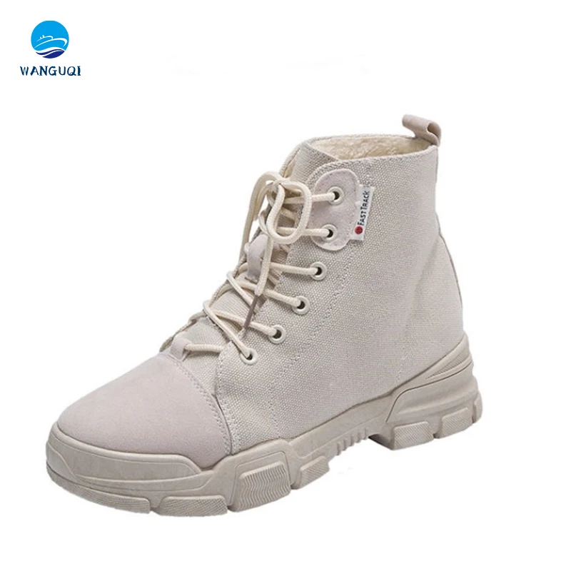 Hot Women's boots women's short boots British style retro students Korean version of the wild 2021 spring new locomotive boots
Hot Women's boots women's short boots British style retro students Korean version of the wild 2021 spring new locomotive boots