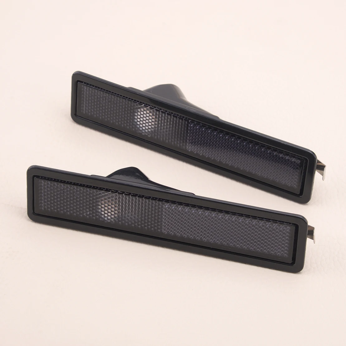 2Pcs 63141377849 Black Lens Car Front Side Marker Light Turn Signal Lamp Shell Fit For BMW E30 E32 E34 750iL 735iL 535i 530i
2Pcs 63141377849 Black Lens Car Front Side Marker Light Turn Signal Lamp Shell Fit For BMW E30 E32 E34 750iL 735iL 535i 530i